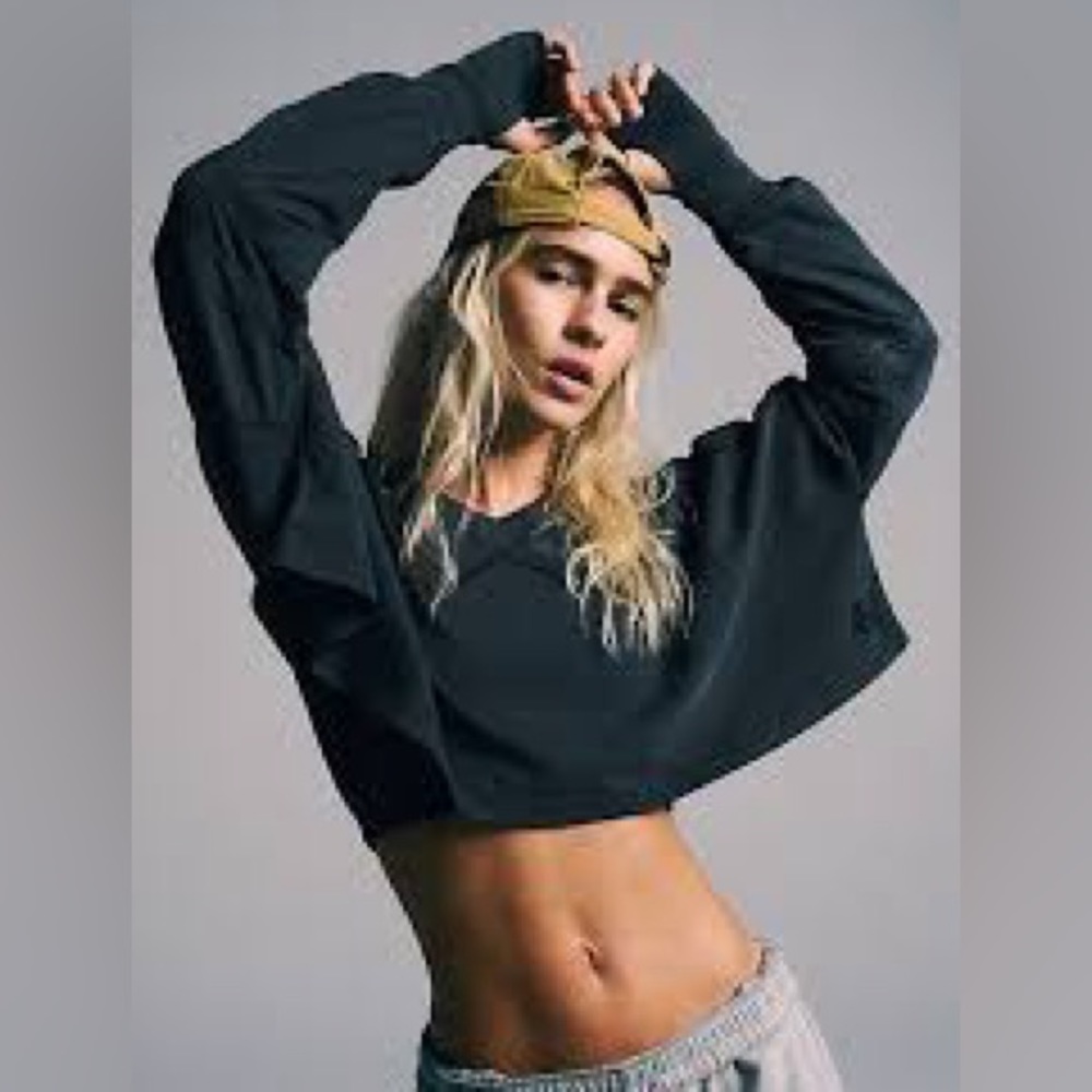 Free People Movement. Cropped L/S tee. 100% Cotton. Machine Wash. Black. LG. - Picture 2 of 6